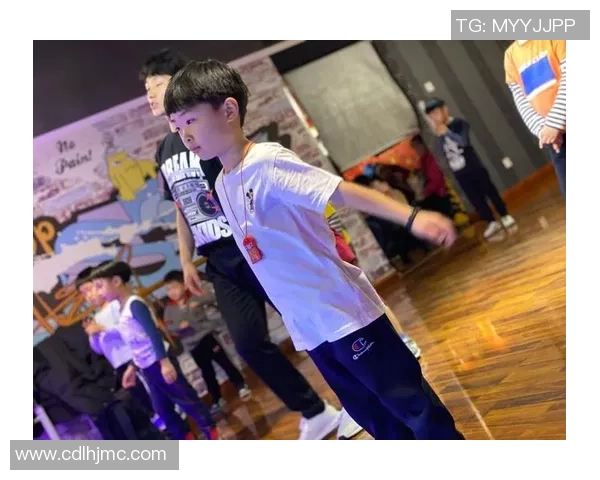 广州街舞队的团队协作探讨与街舞文化的深度融合之路 广州街舞队的团队协作探讨与街舞文化的深度融合之路