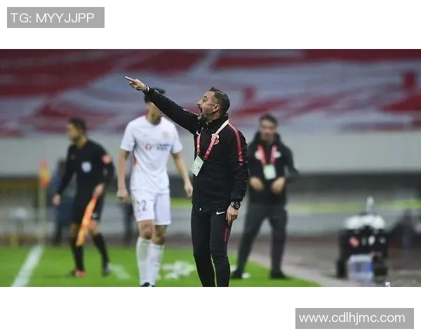 成都足球队个人能力引发热议球迷对球员表现褒贬不一 成都足球队个人能力引发热议球迷对球员表现褒贬不一