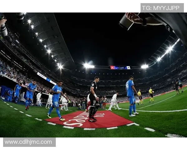 足球明星立体书精彩呈现球场瞬间与传奇故事的完美结合 足球明星立体书精彩呈现球场瞬间与传奇故事的完美结合